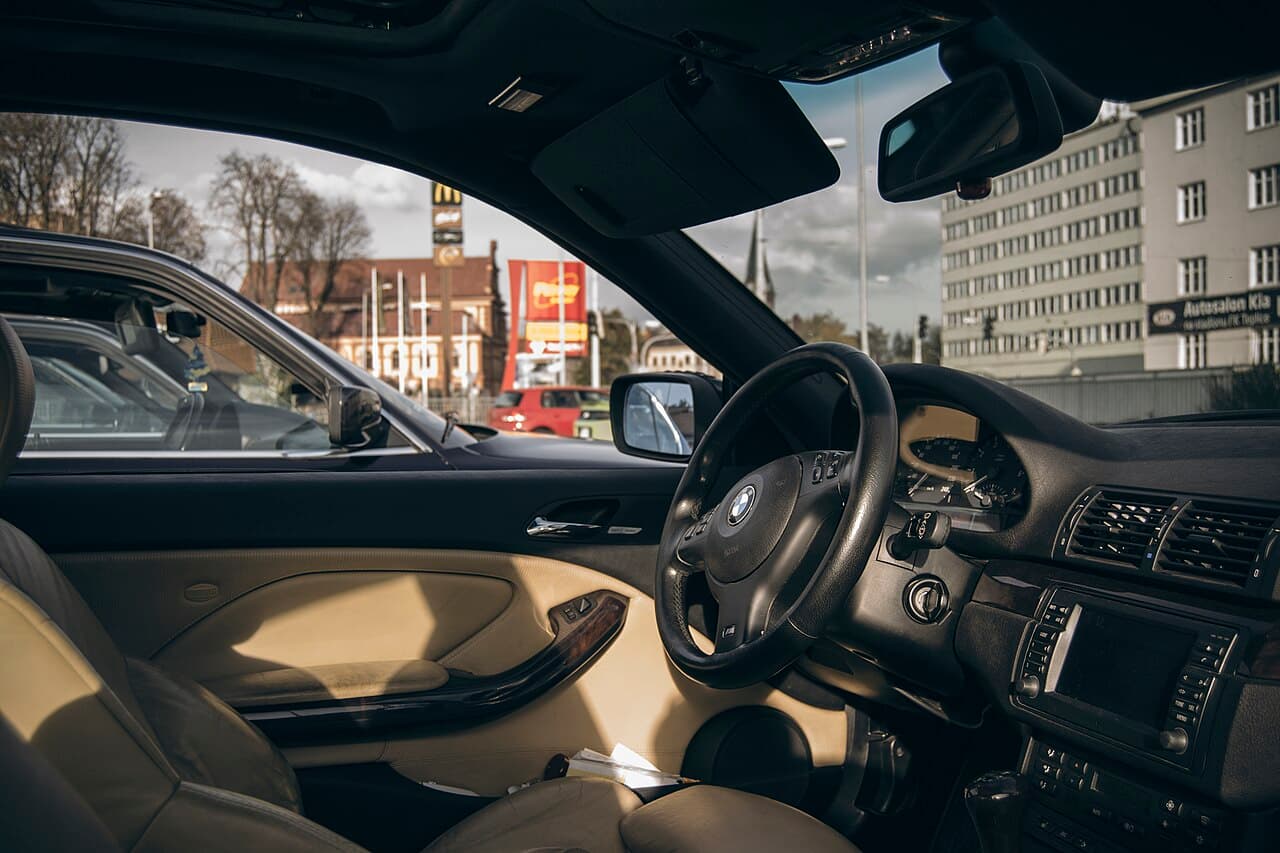 Intérieur et tableau de bord d'une BMW Série 3 E46