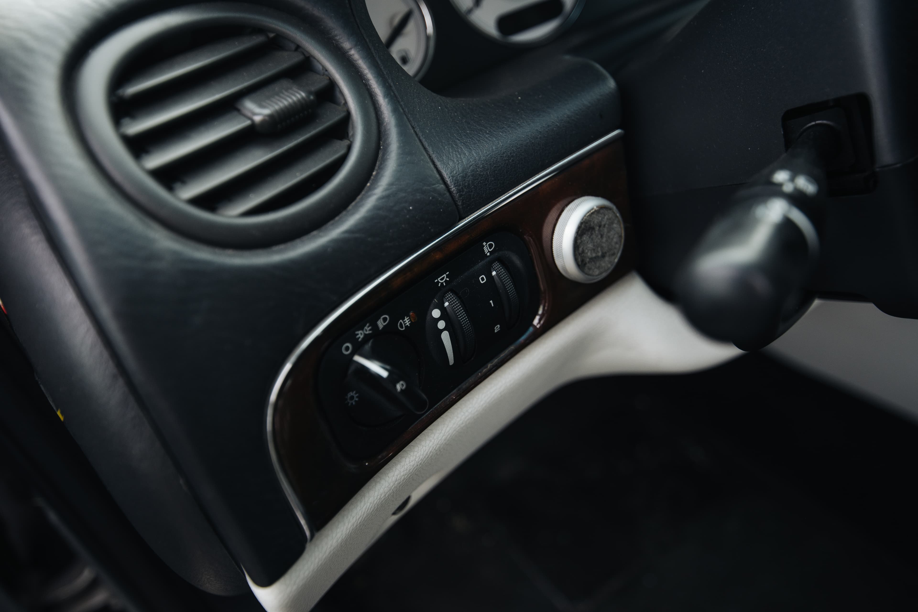Régulateur de tension d'alternateur automobile
