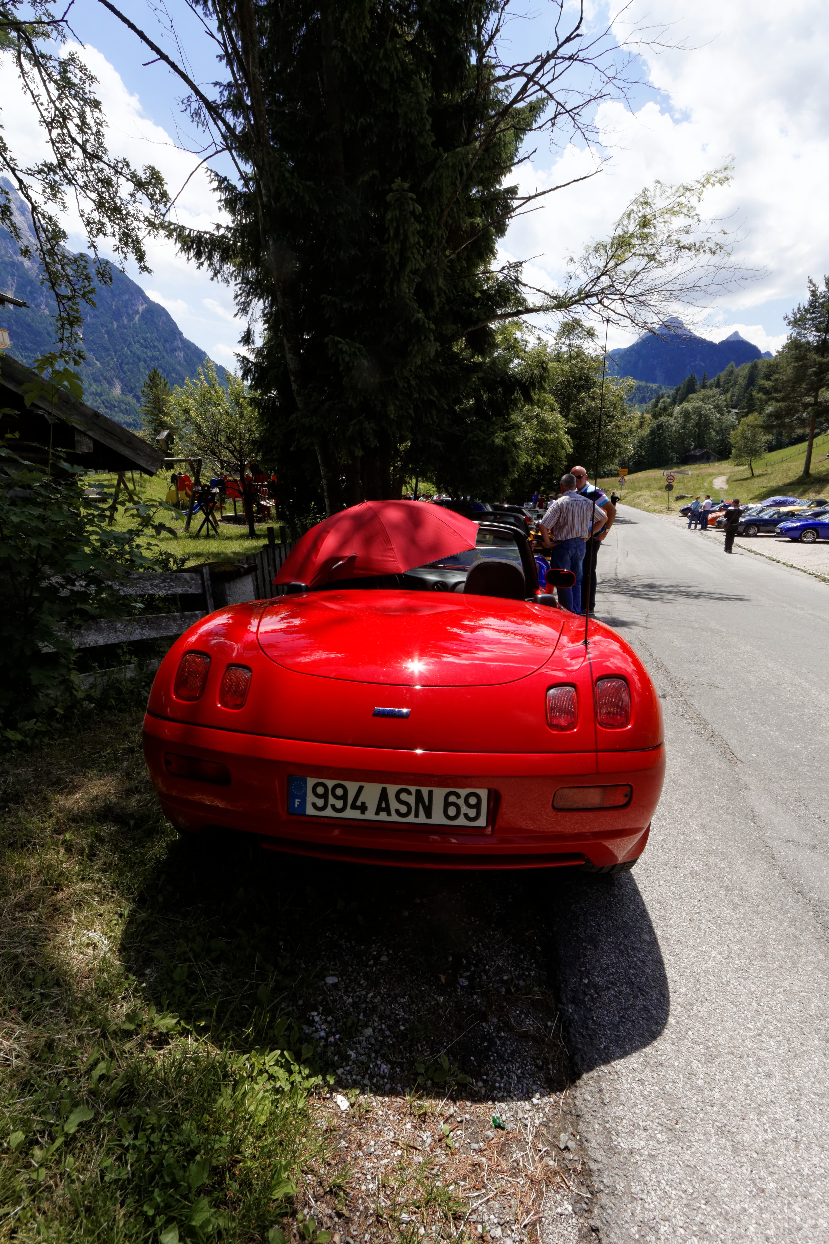 Fiat Barchetta rouge vue de côté