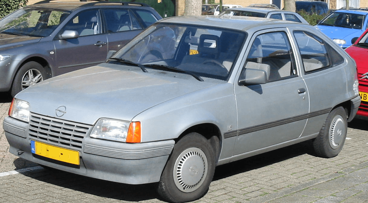 Opel Kadett E (1987) — vue de trois quarts avant