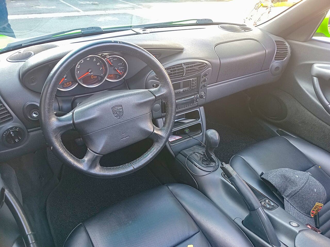 Habitacle et combiné d'instruments 3 cadrans d'une Porsche Boxster 986
