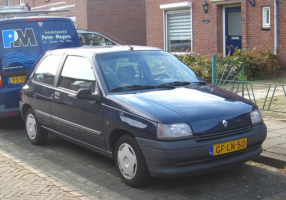 Renault Clio 1 phase 1 berline rouge