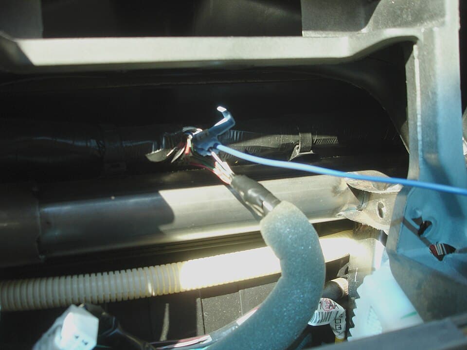 Piquage de connexion sur le câble d'un capteur de vitesse (VSS) de véhicule