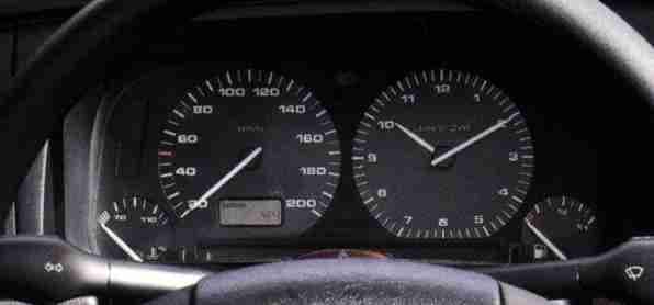 Tableau de bord Volkswagen Golf 3 avec compteur et afficheur FIS