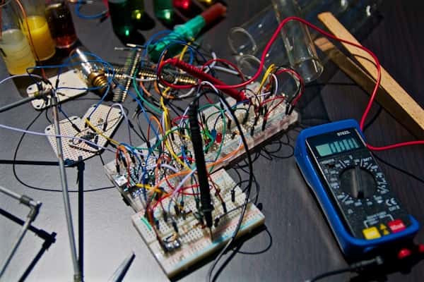 Circuit imprimé en réparation